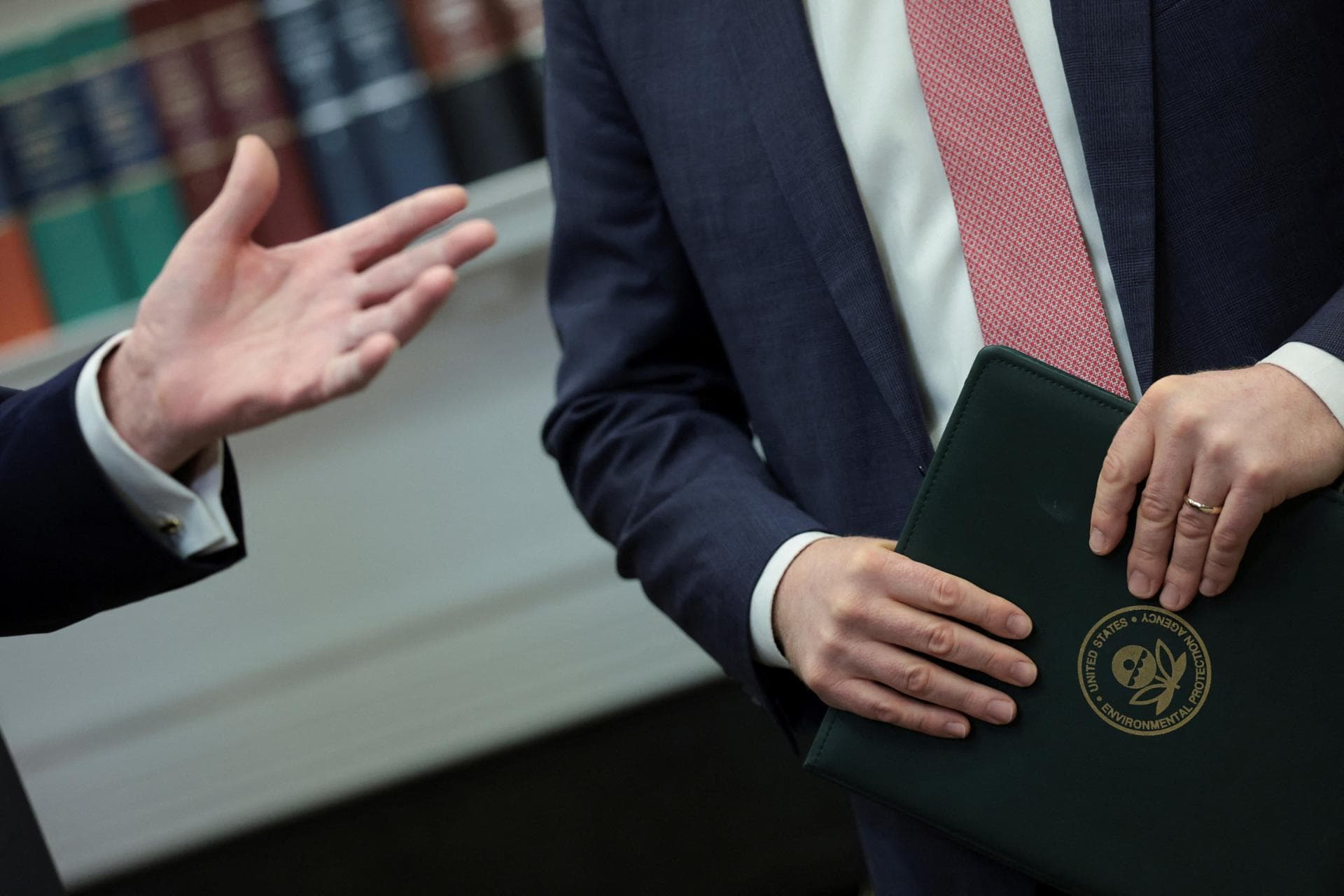 Trump EPA ends emissions limits for US automakers