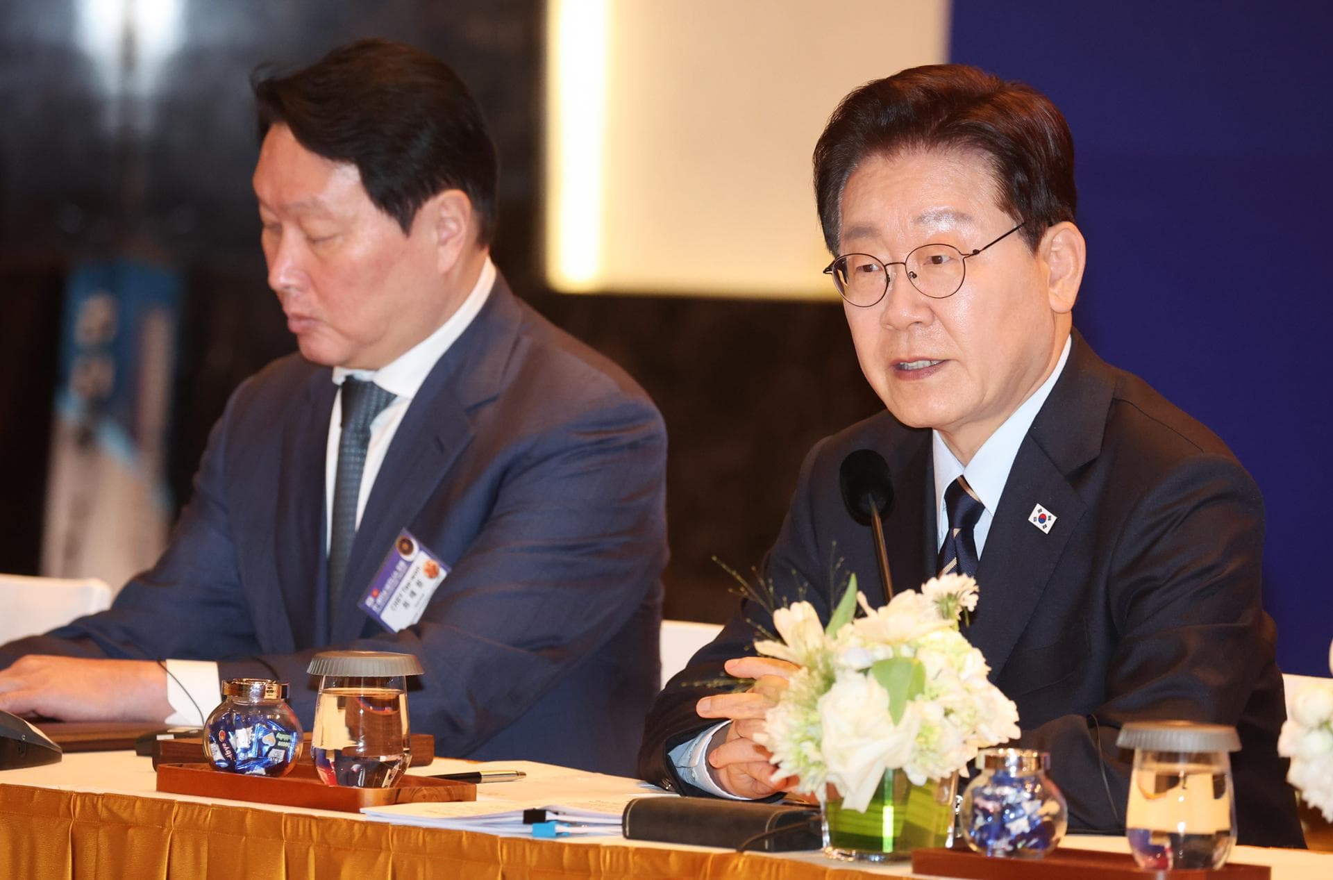 Lee to host luncheon with minor parties, independent lawmakers this week