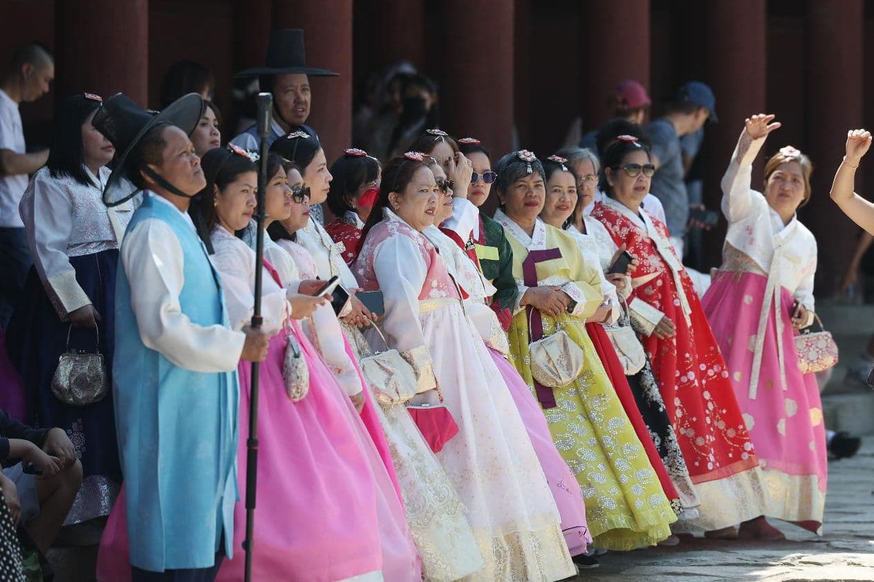 Foreign residents emerge as Korea’s unexpected tourism ambassadors