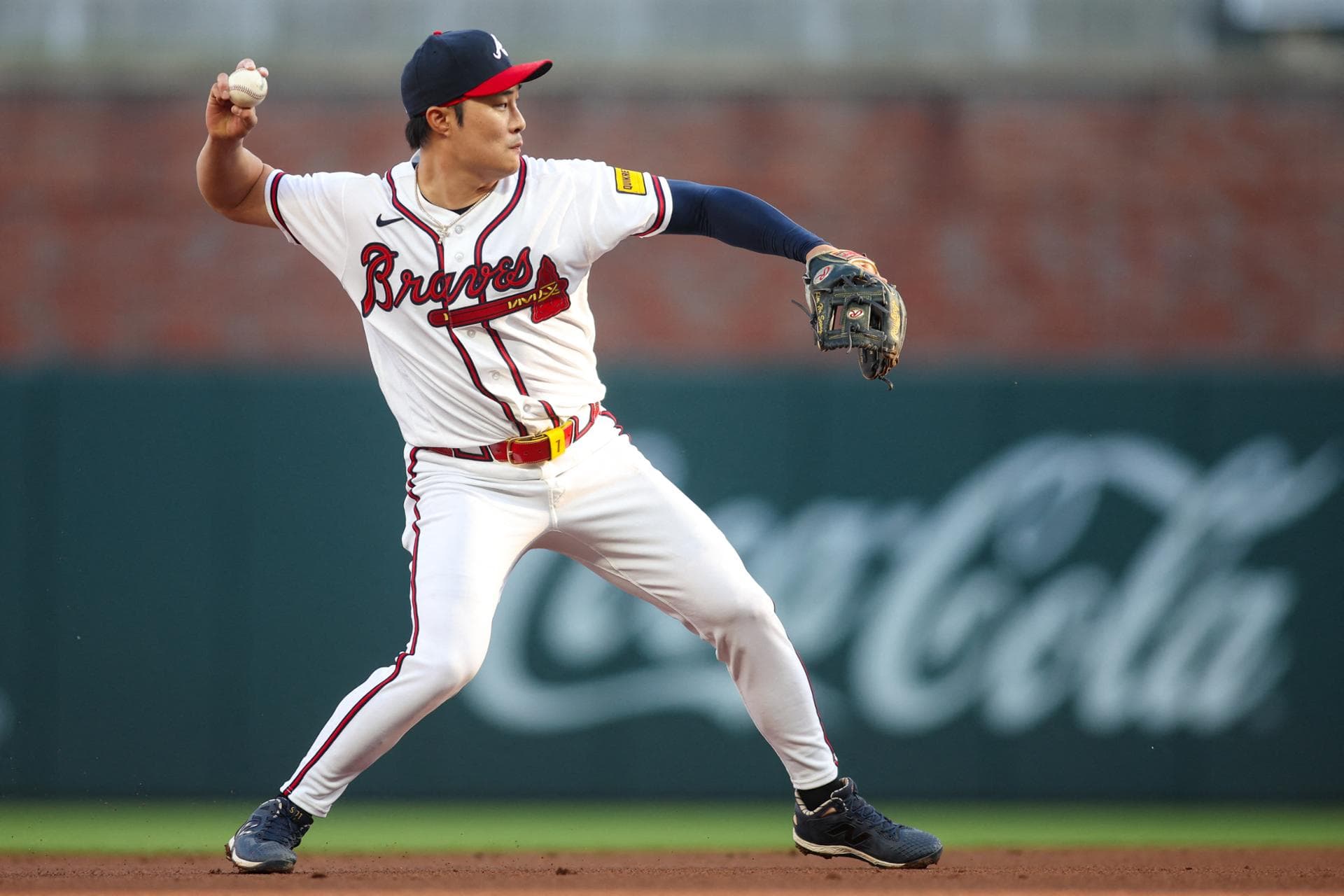 Kim Ha-seong draws walk, makes key defensive play in Braves season debut
