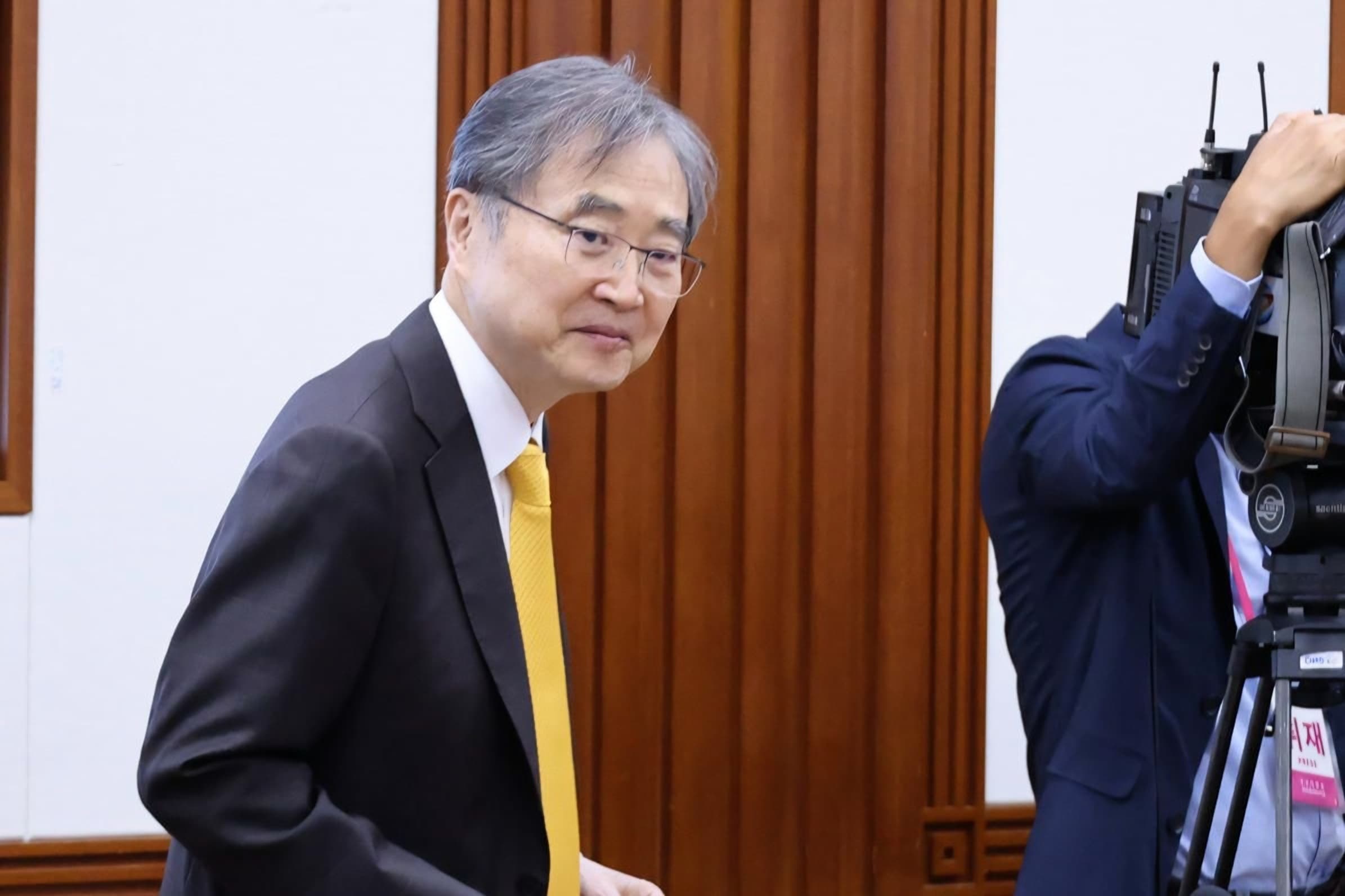 FM suggests Iran-linked suspects in Korean ship attack