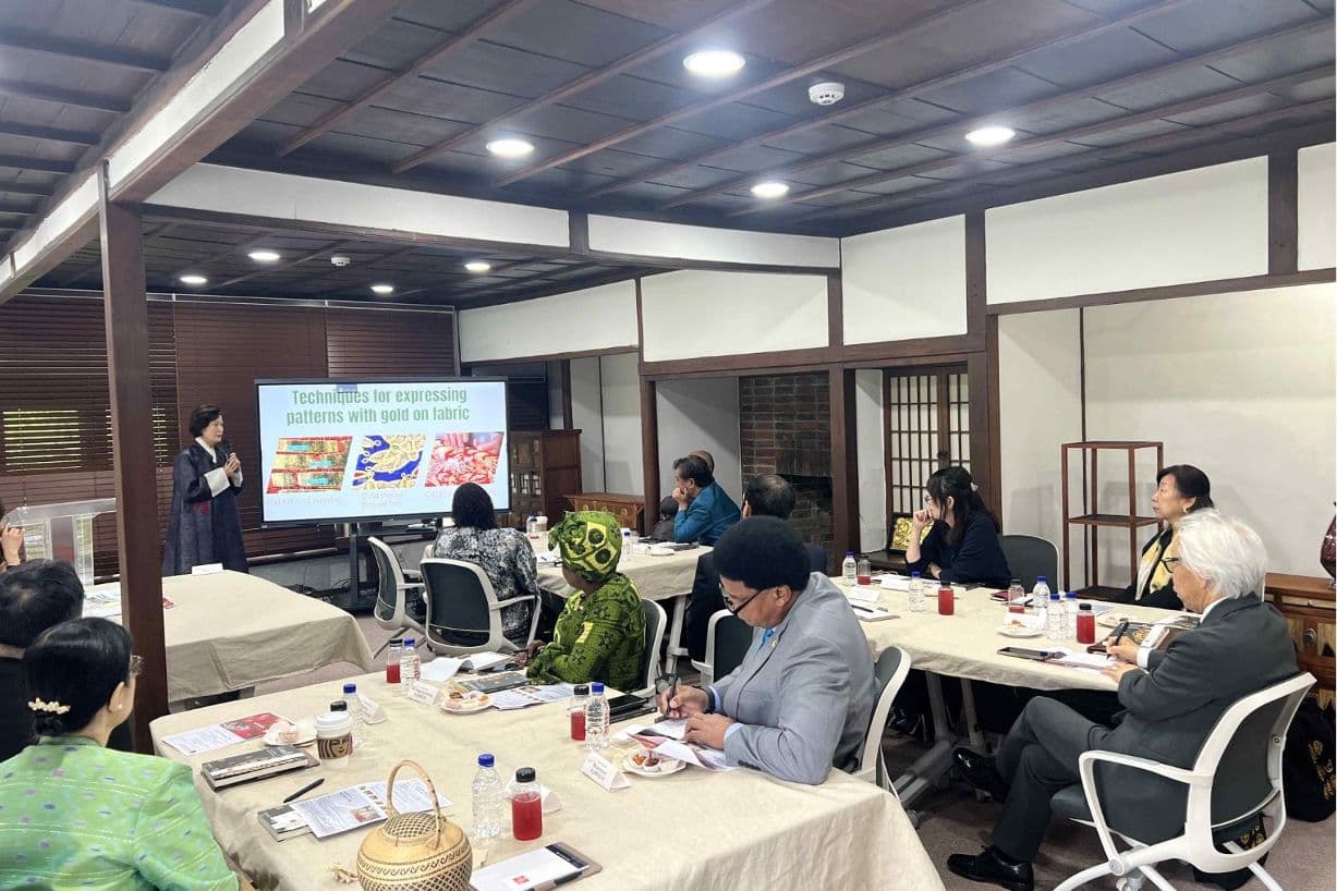 Global envoys rediscover earthy elegance of buncheong stoneware
