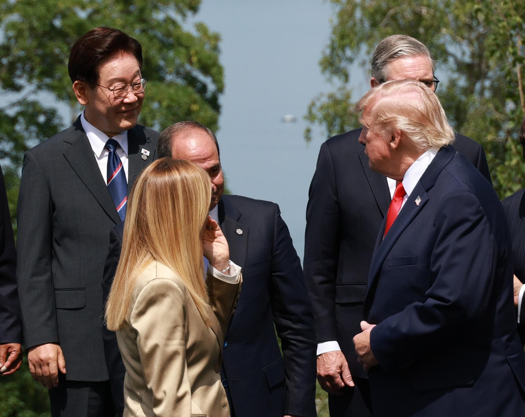 Lee asks Trump to spearhead resolution of NK issues at G7 meeting