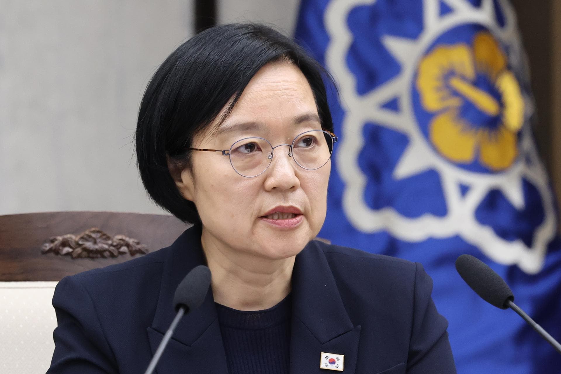PM says gov't should put top priority on reining in inflation