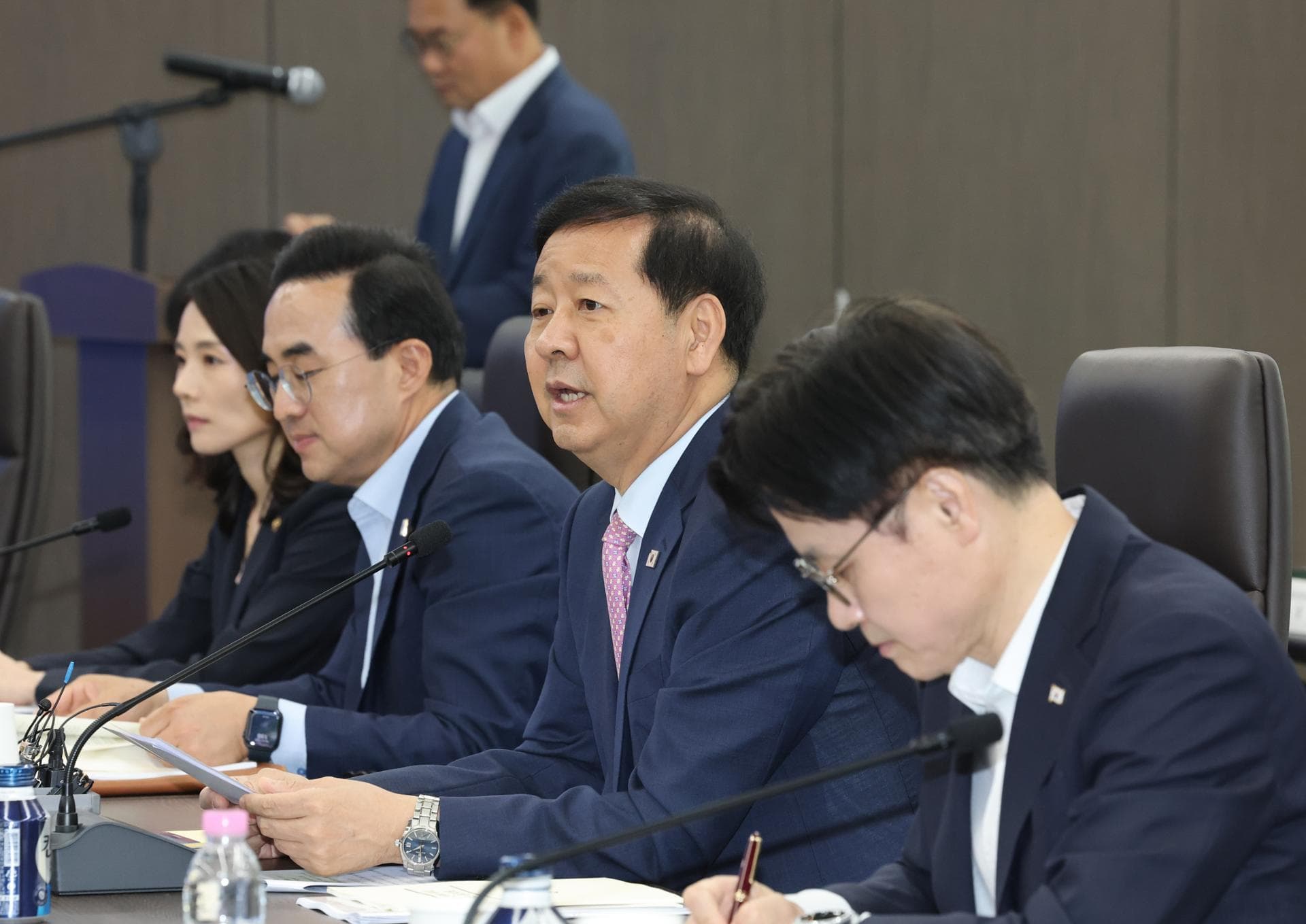 Finance minister chairs 1st meeting on US investment project review