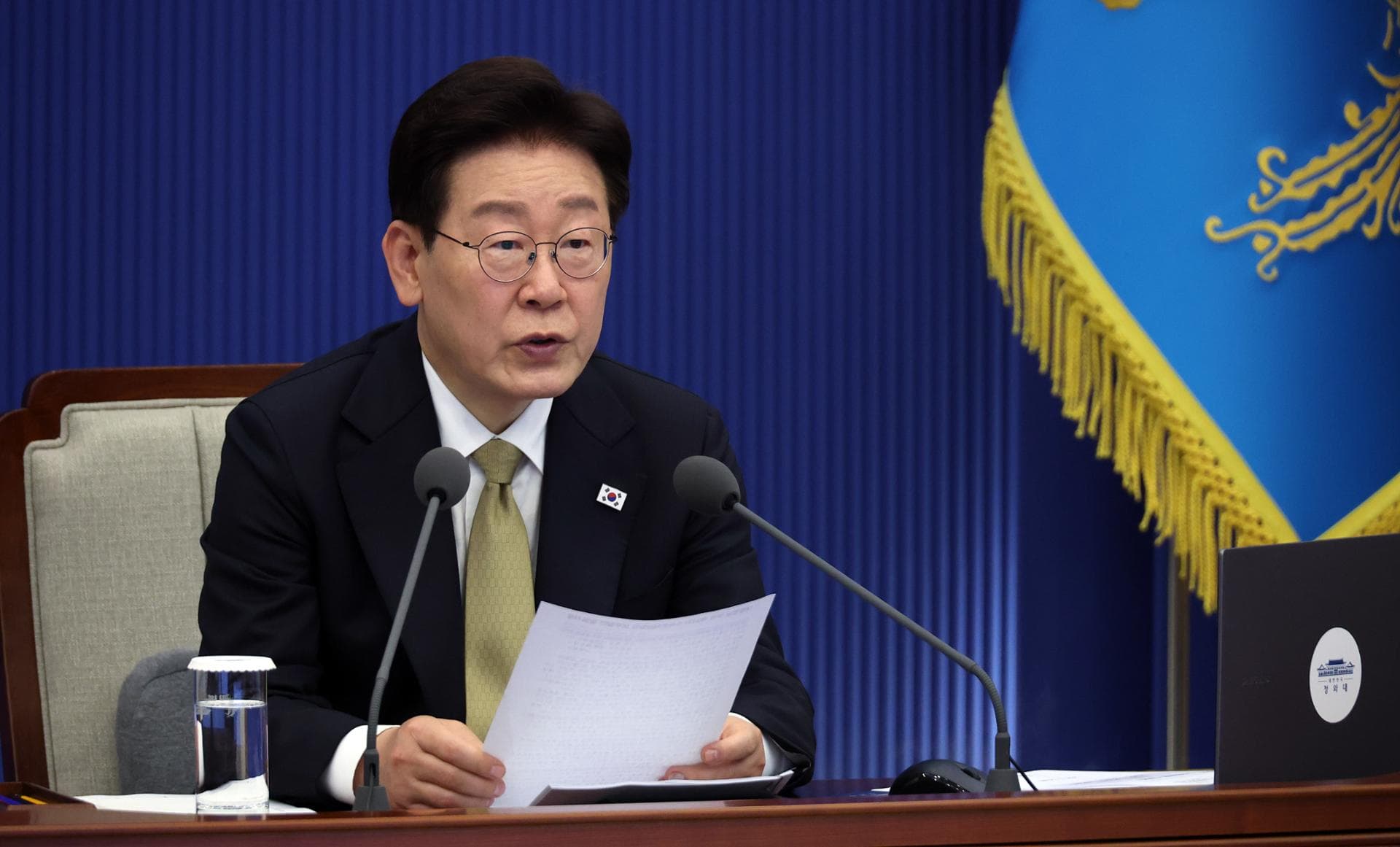 President piles pressure on Samsung unions ahead of strike