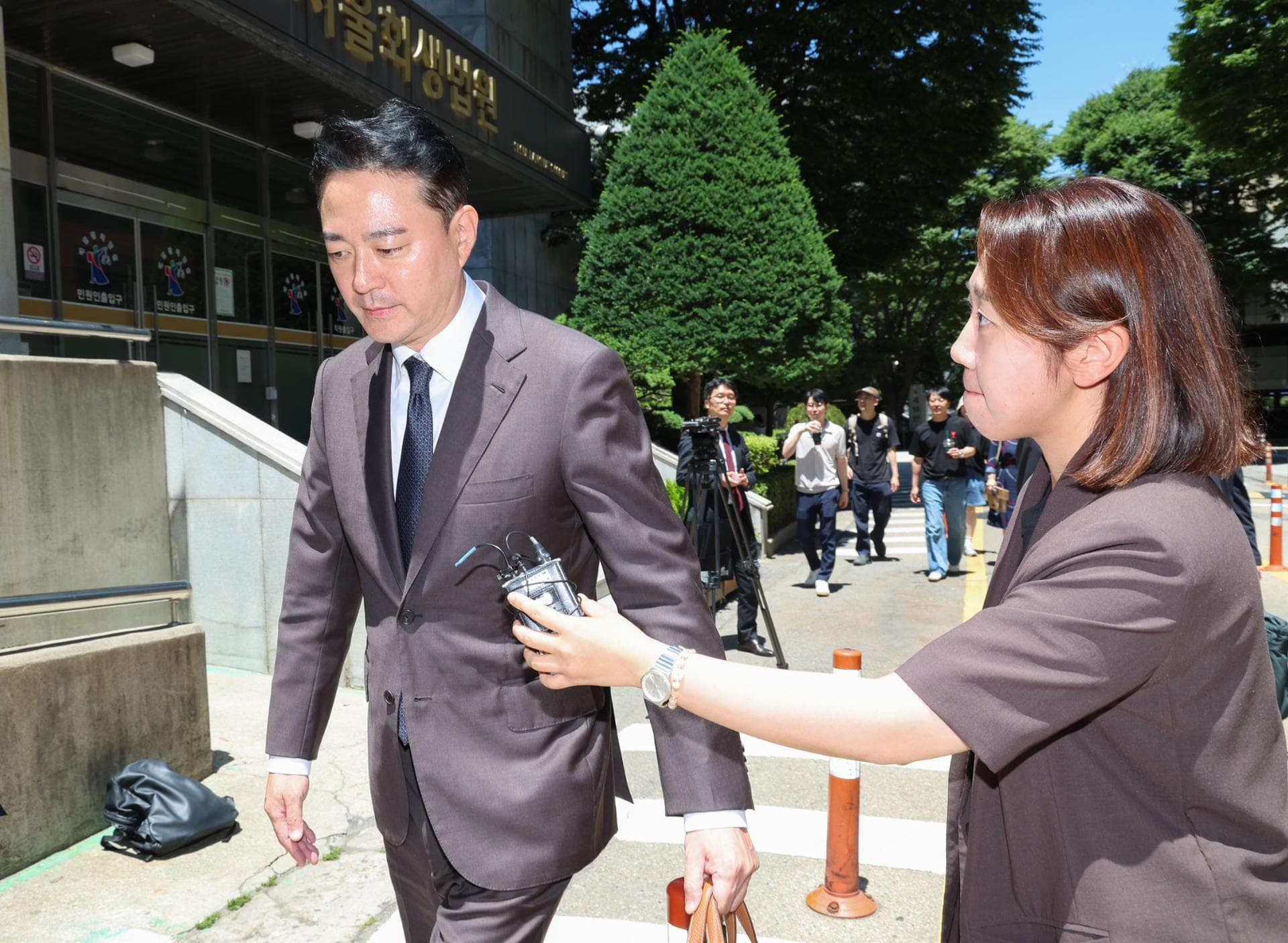 Shinhan, Kiwoom face probe over JTBC bond sales amid default fallout