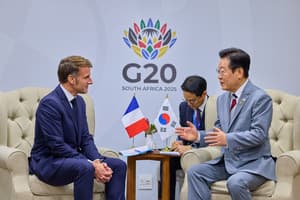 Lee to host dinner for France's Macron ahead of summit